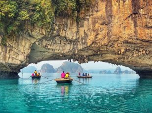 V nitru Ha Long Bay